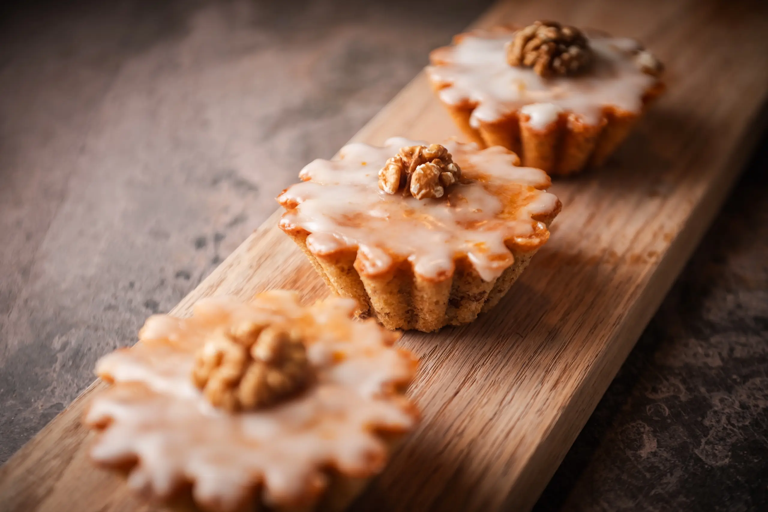 Tartaleta de nueces con glasa de limón